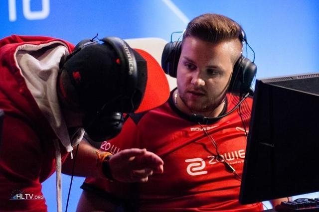 赫尔坚持认 赫尔坚持认