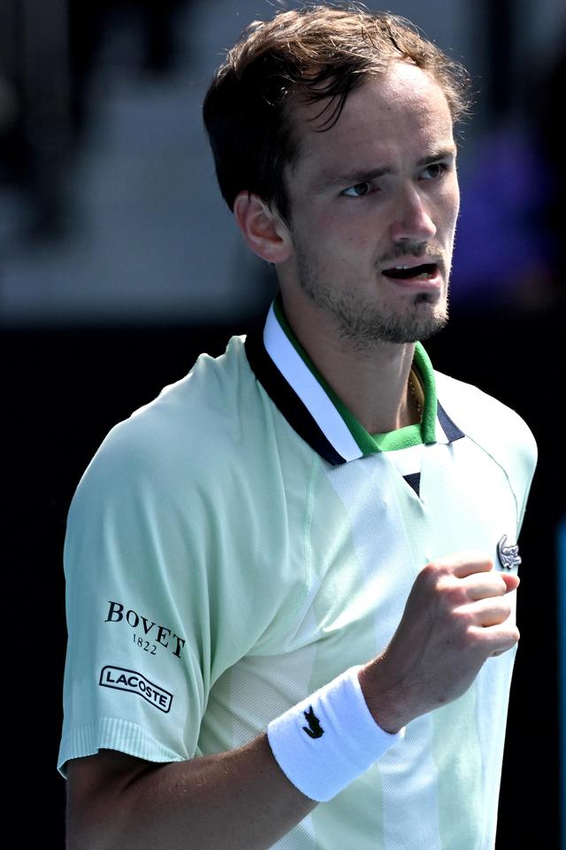 球越墙后突 球越墙后突